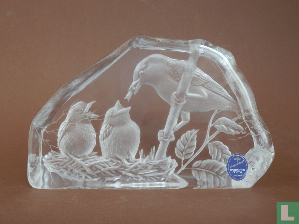 Glass object birds on nest