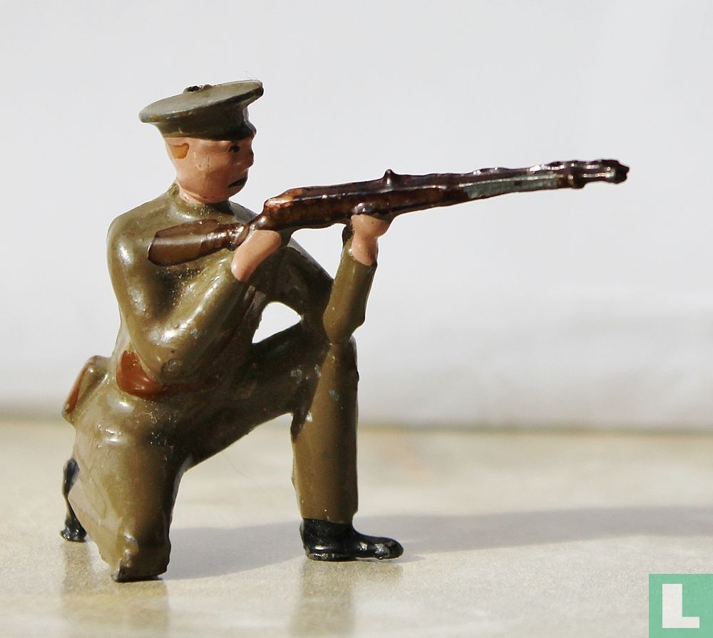 Britische Infanterie Peak Caps (feuert, kniend)