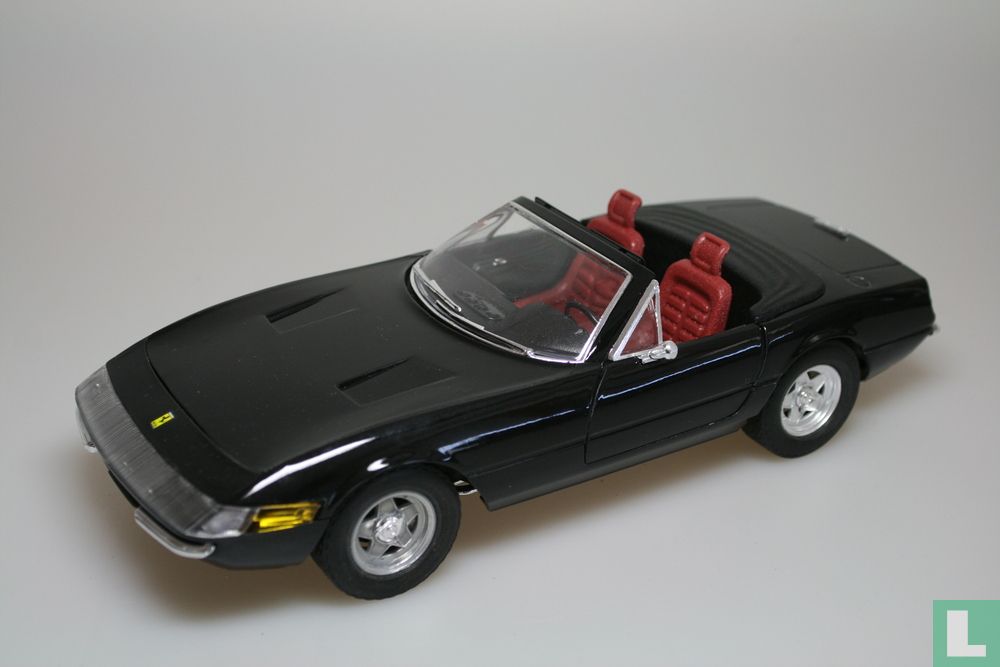 Ferrari 365 GTS-4