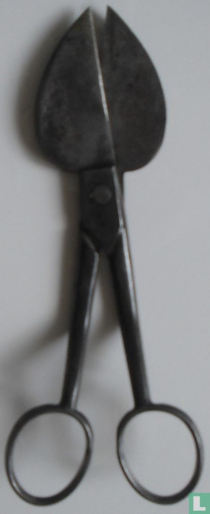 Cigar cutter or snuffer