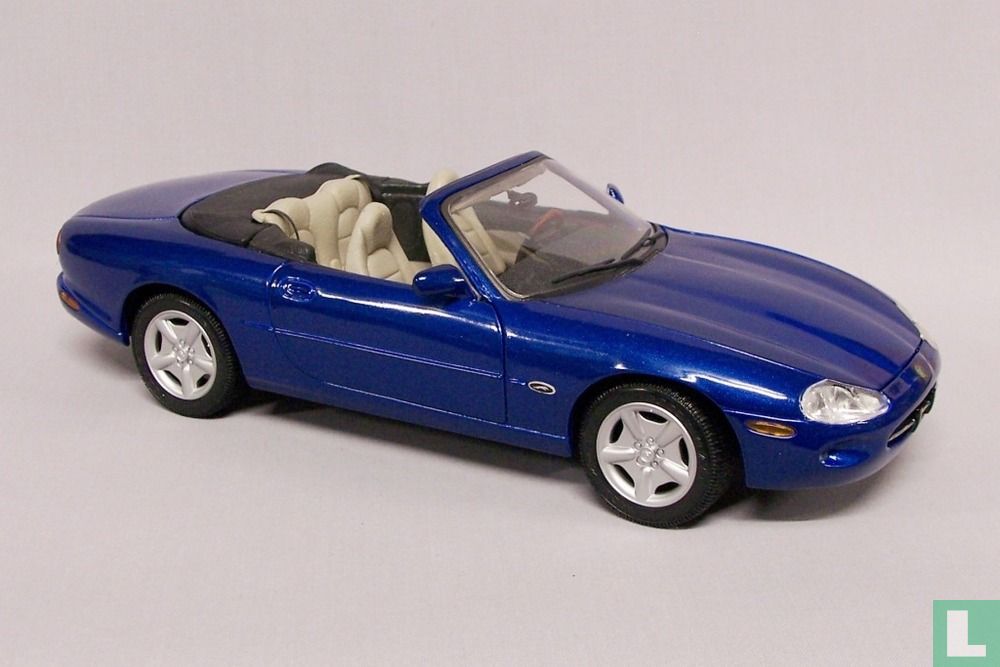Jaguar XK8