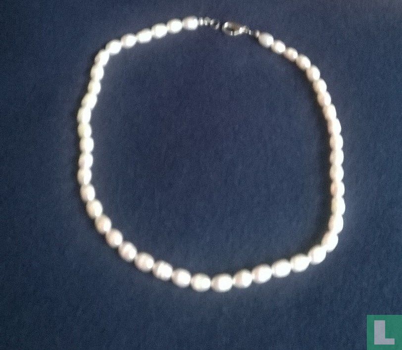 Halsketting van parels