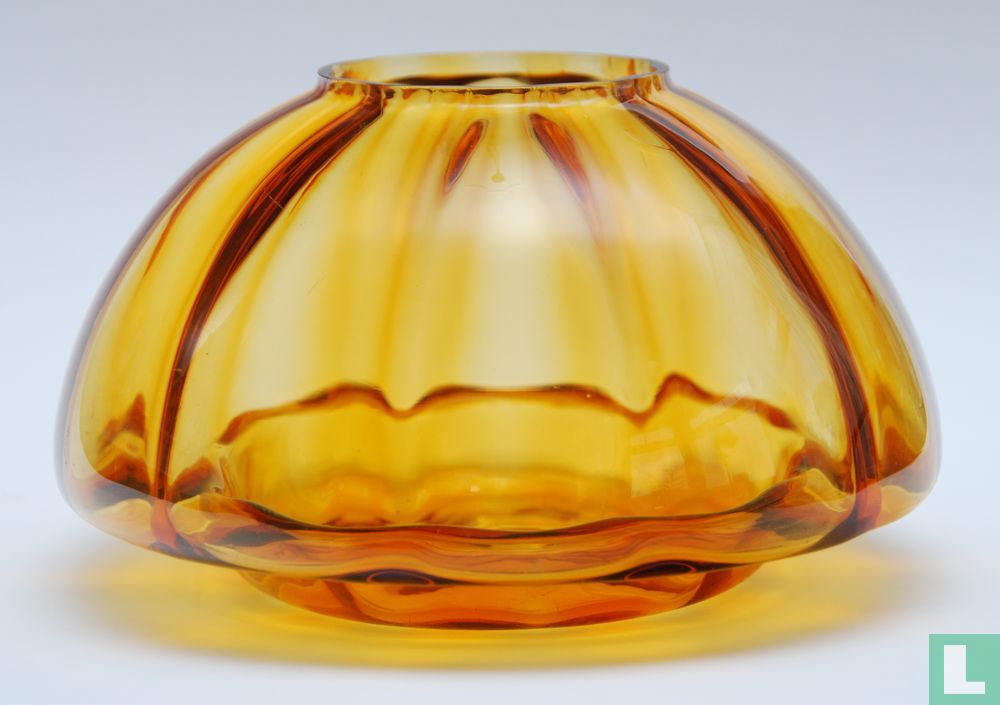 Ovar Vase Bernstein