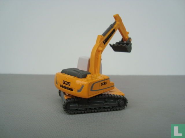Liebherr R936