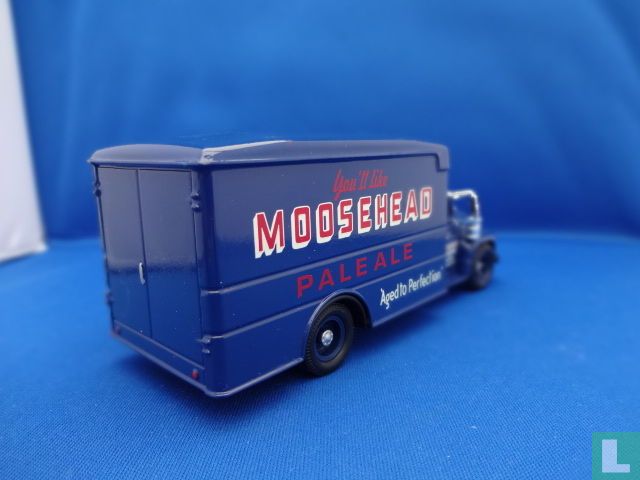 Diamond T620 Box Van 'Moosehead'