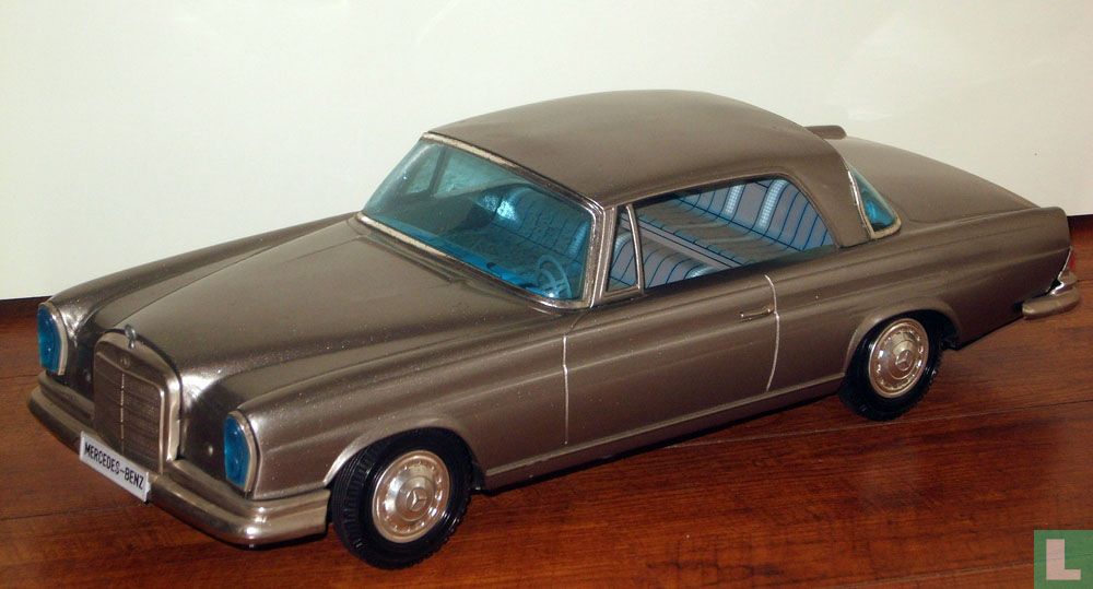 Mercedes-Benz 300 