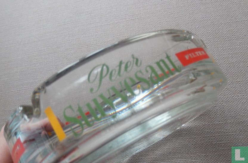 Round glass ashtray