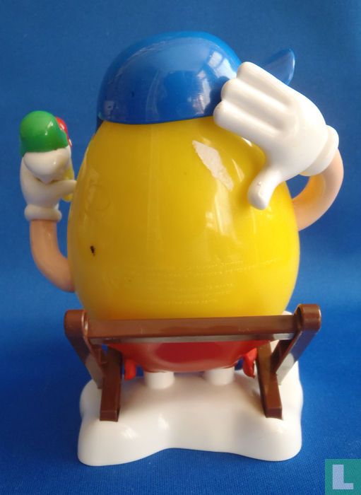 M&Ms Gelb in einem Strandkorb