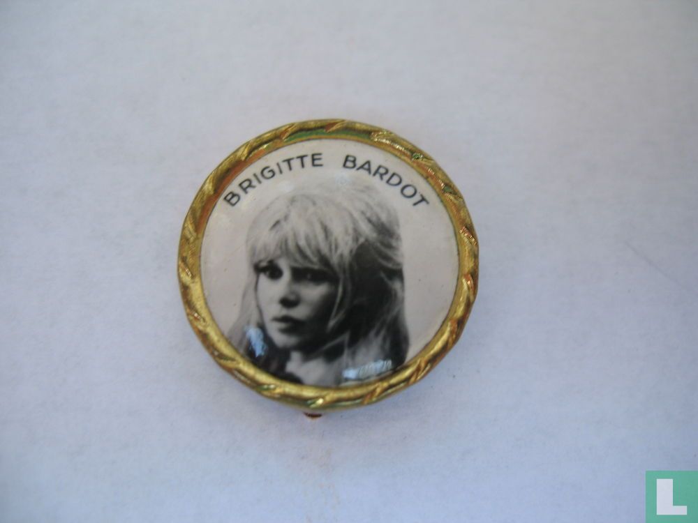 Brigitte Bardot (bord cranté)