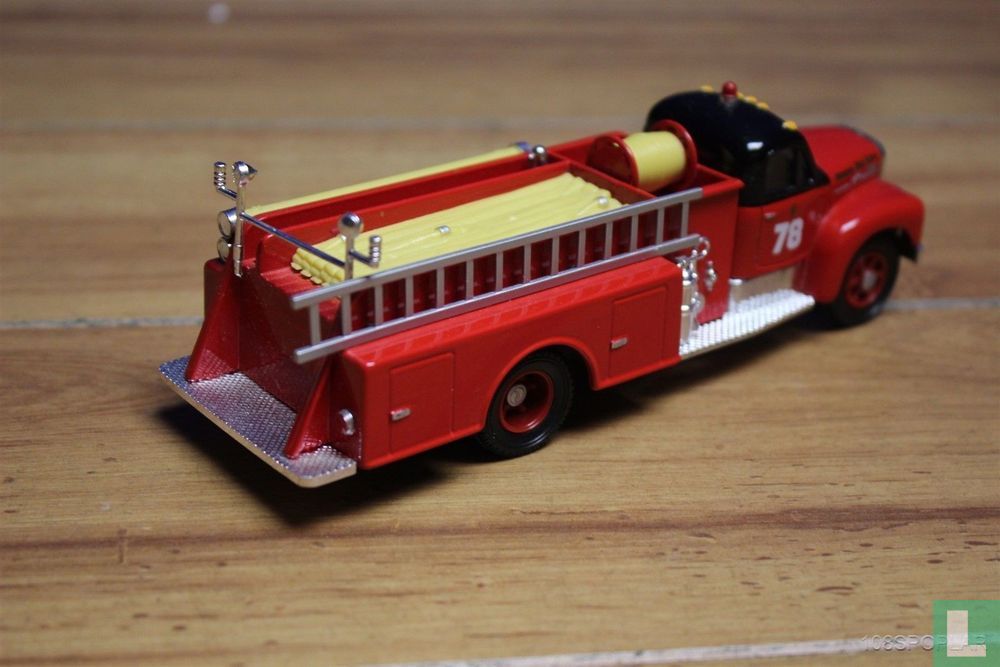Mack B pumper