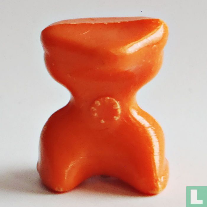 Sandy (orange)