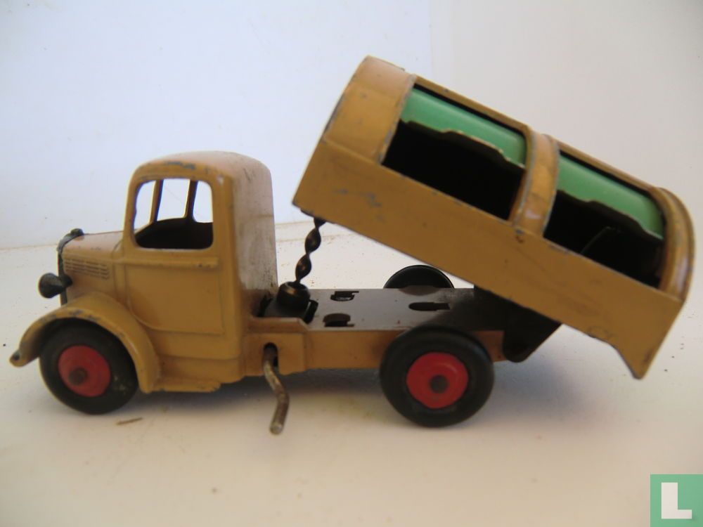 Bedford Refuse Wagon
