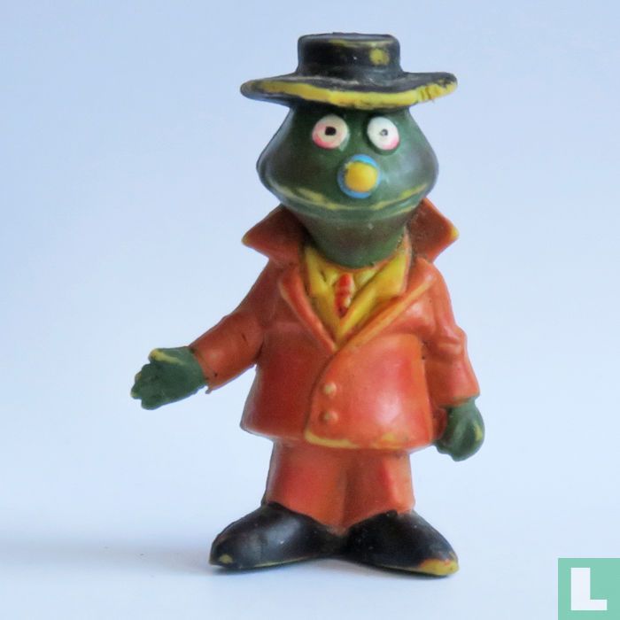 Lefty [brown suit]