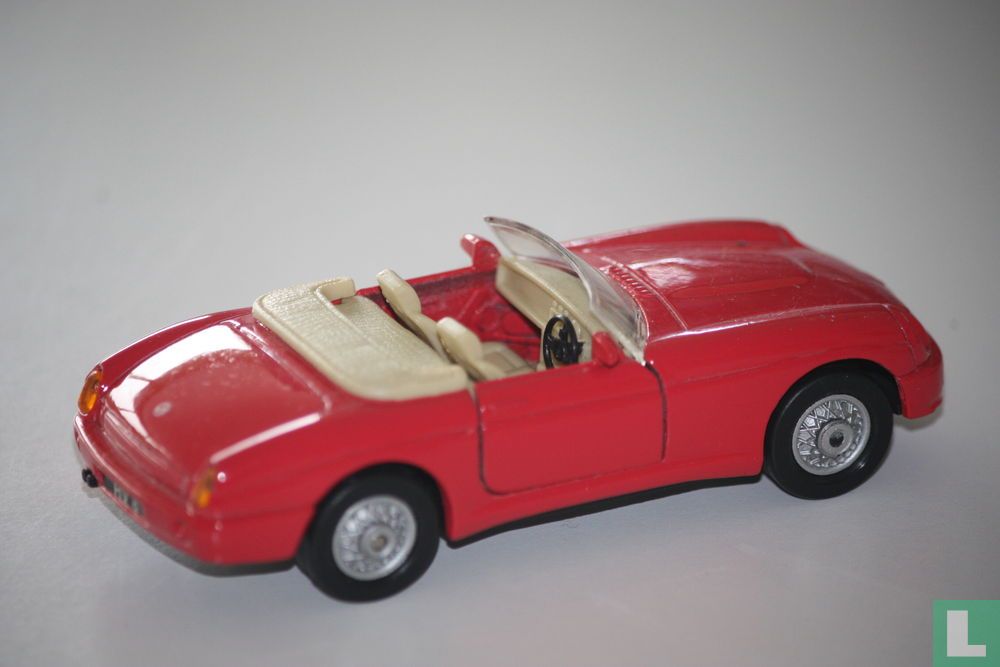 MG RV8