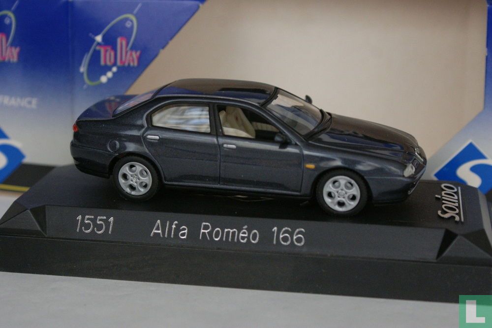 Alfa Romeo 166