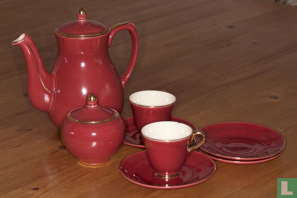 Mocha dinnerware