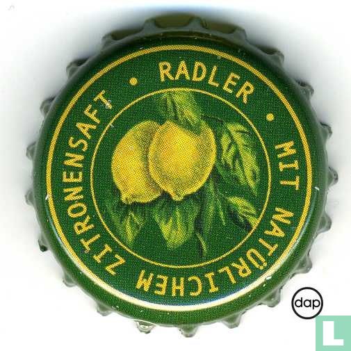 Radler mit Natürlichem zitronensaft