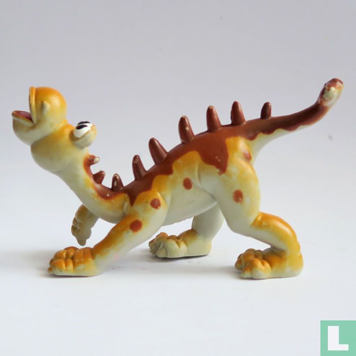 Tuojiangosaurus [light brown spines]
