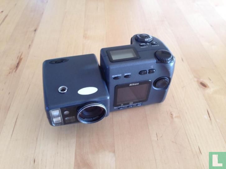 Nikon Coolpix 990