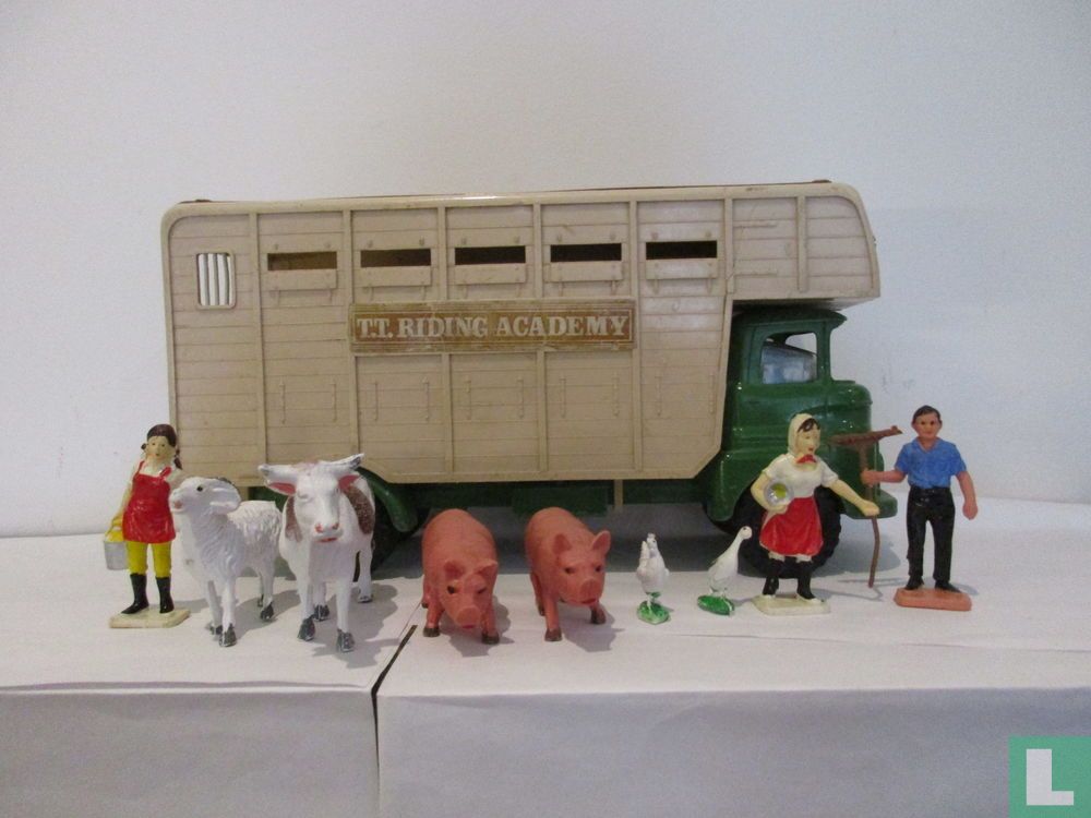 Horse box