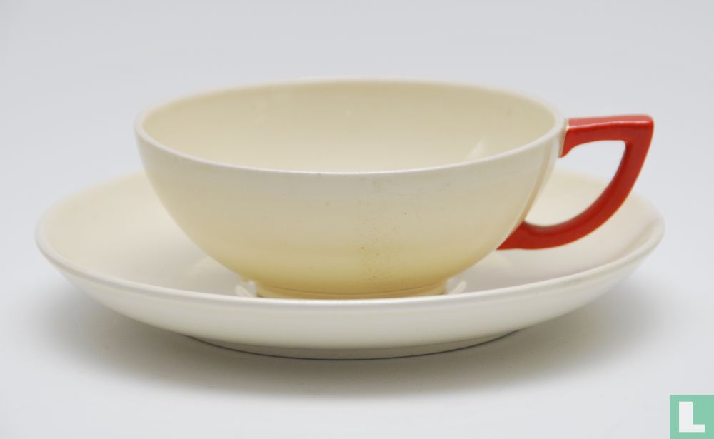 Cup and saucer (unknown 5)