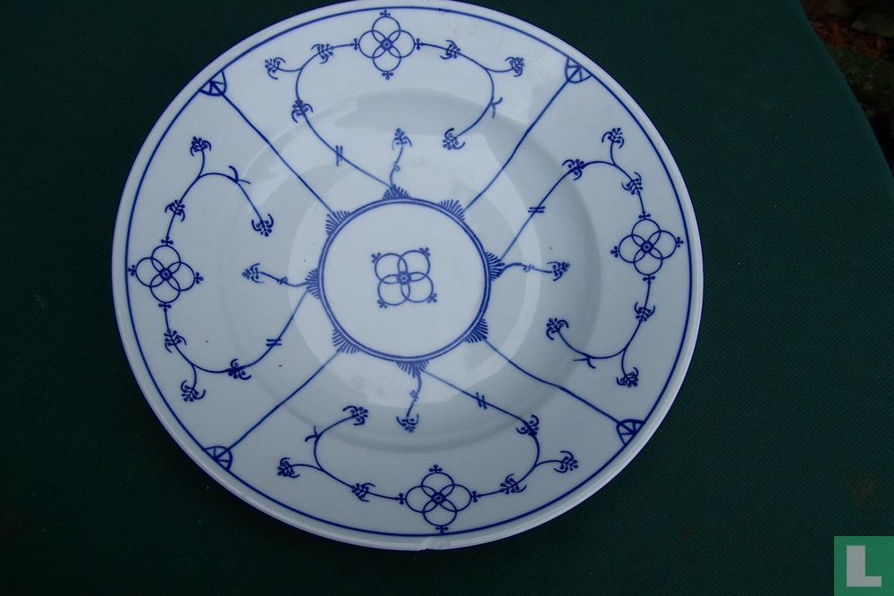 Assiettes plates.