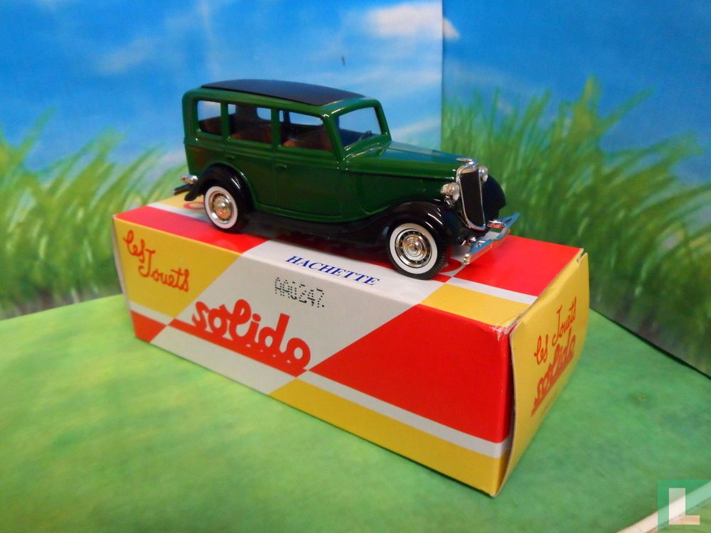 Ford V8 Sedan 