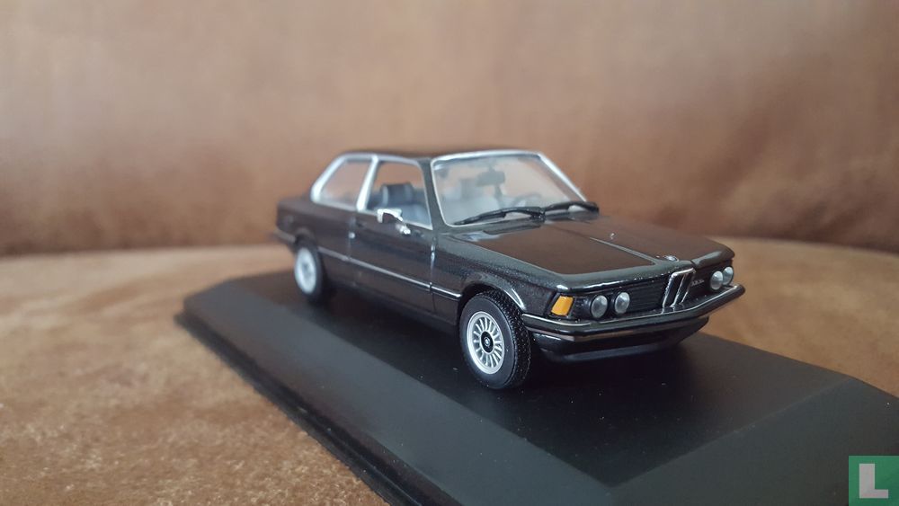 BMW 323i