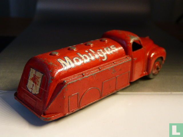 Studebaker Tanker 'Mobilgas'