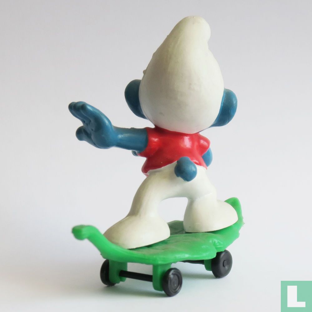 Skateboard Smurf