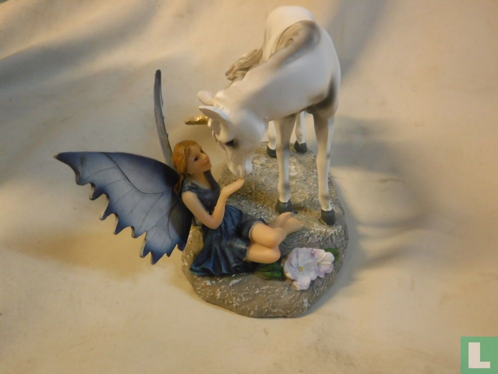 Elf mit Einhornwächter