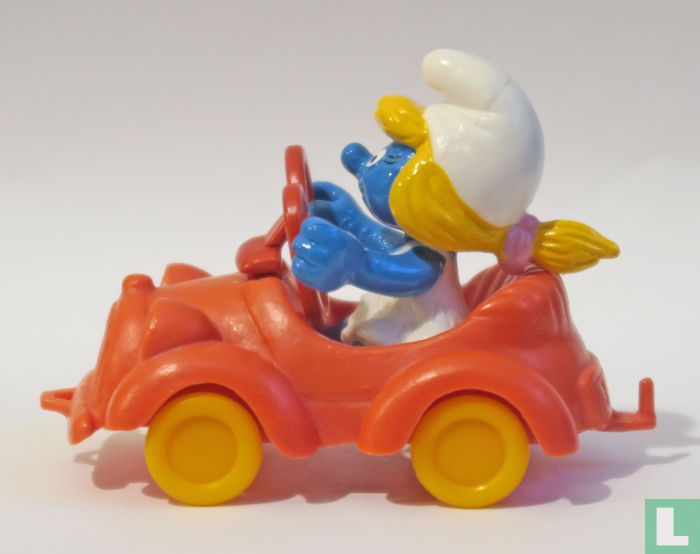 Schlumpfine im Auto