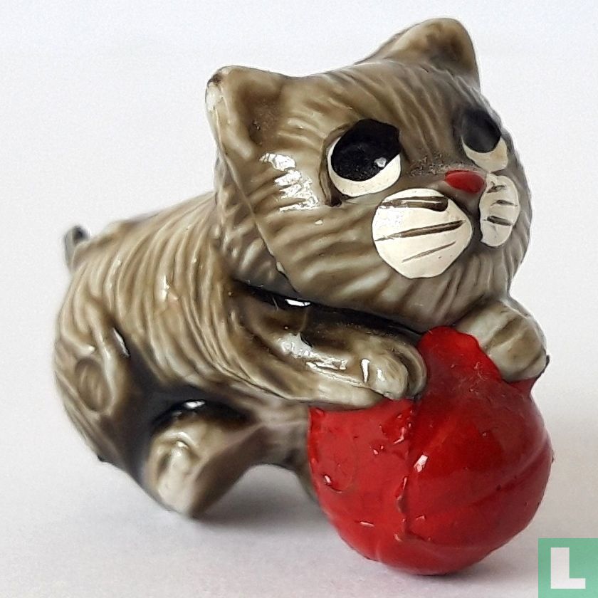 Chat avec balle
