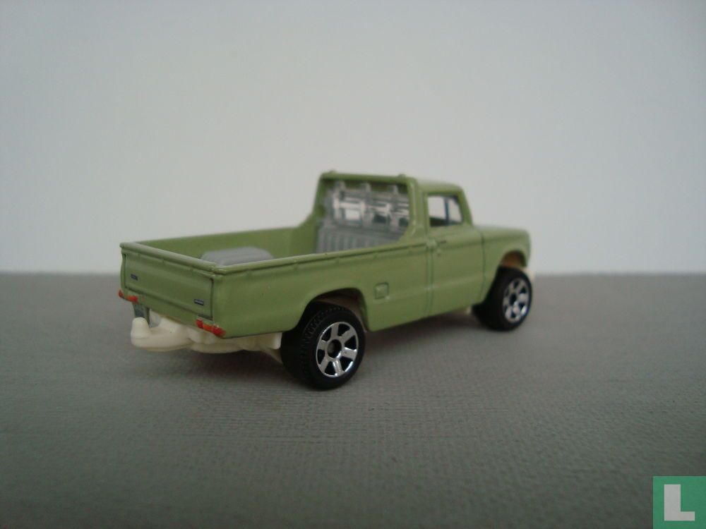 Nissan Junior