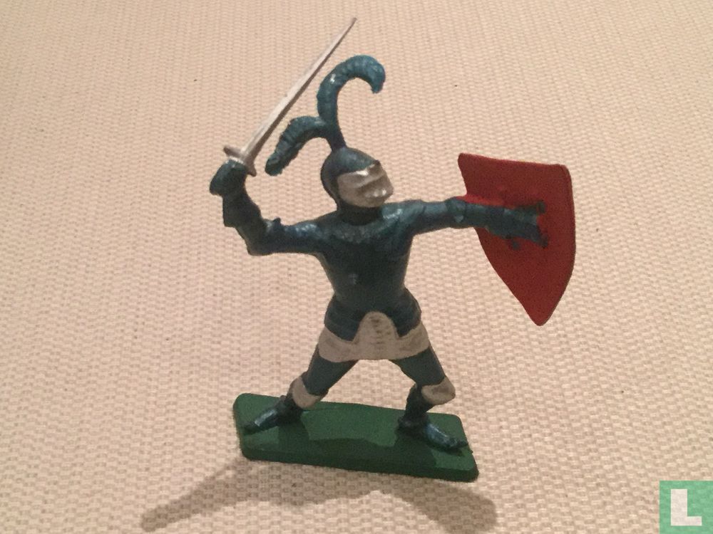 Chevalier avec bouclier et épée 