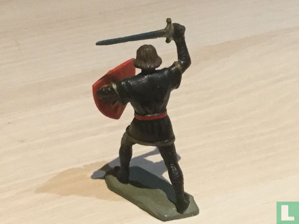 Chevalier avec bouclier et épée