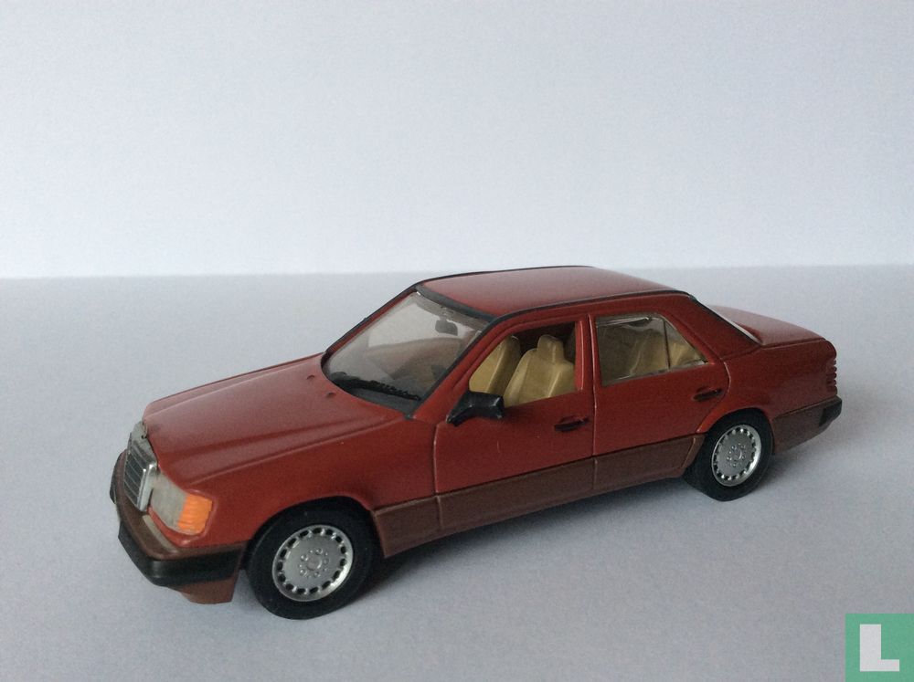 Mercedes-Benz 230 E