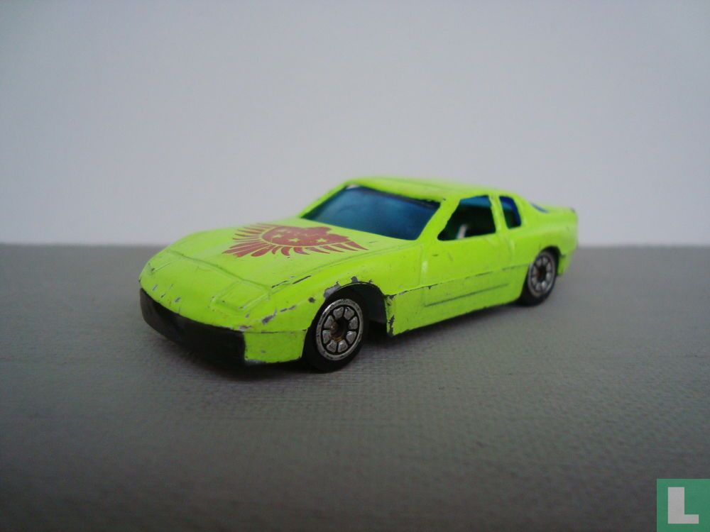 Porsche 944