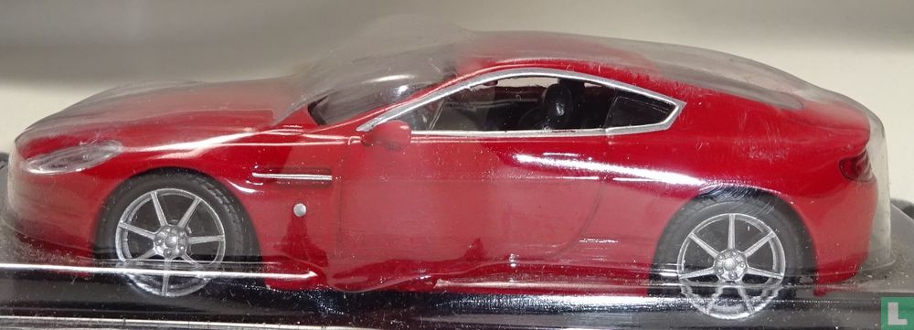 Aston Martin AMV8