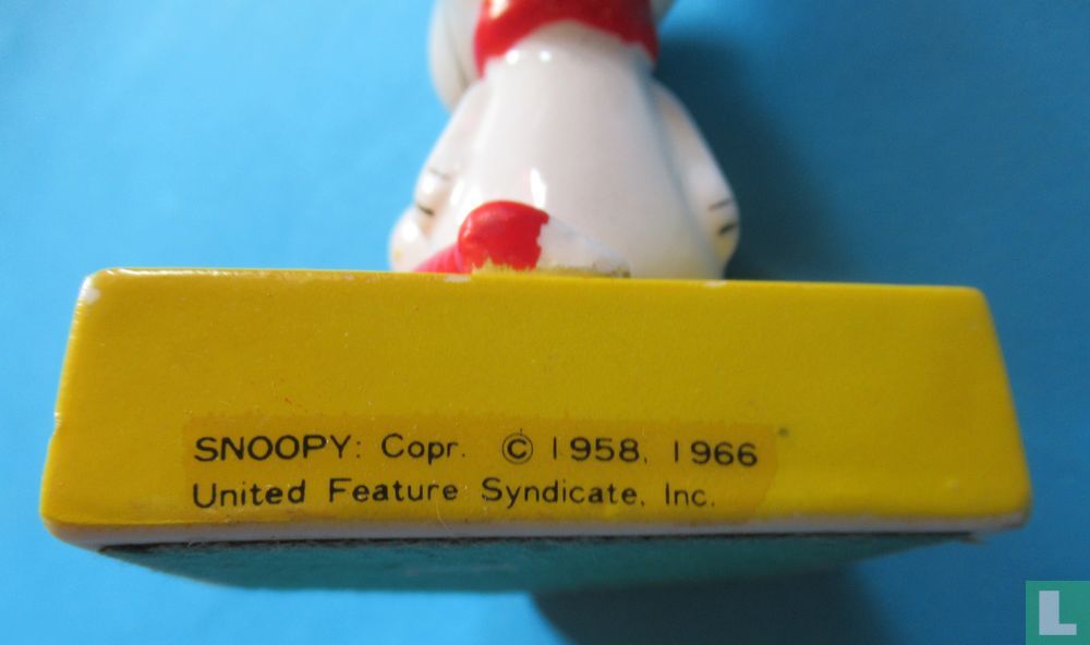 Snoopy-seated baseball player