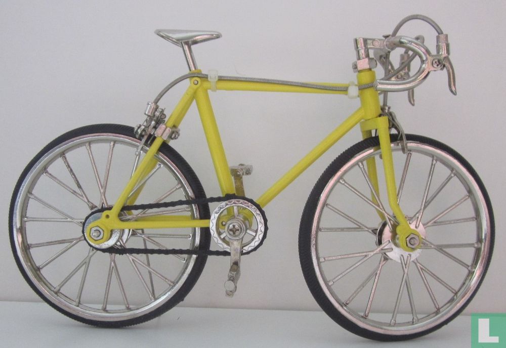 Vélo de route jaune