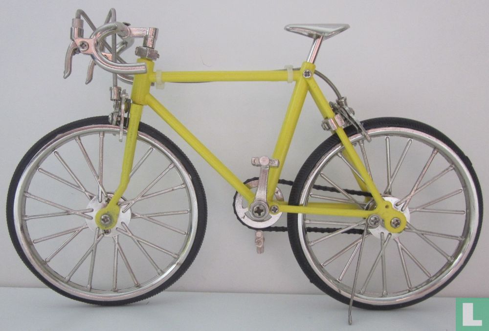 Vélo de route jaune