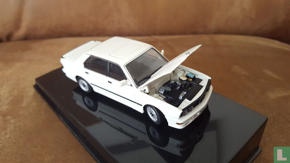 BMW M535i (E12)