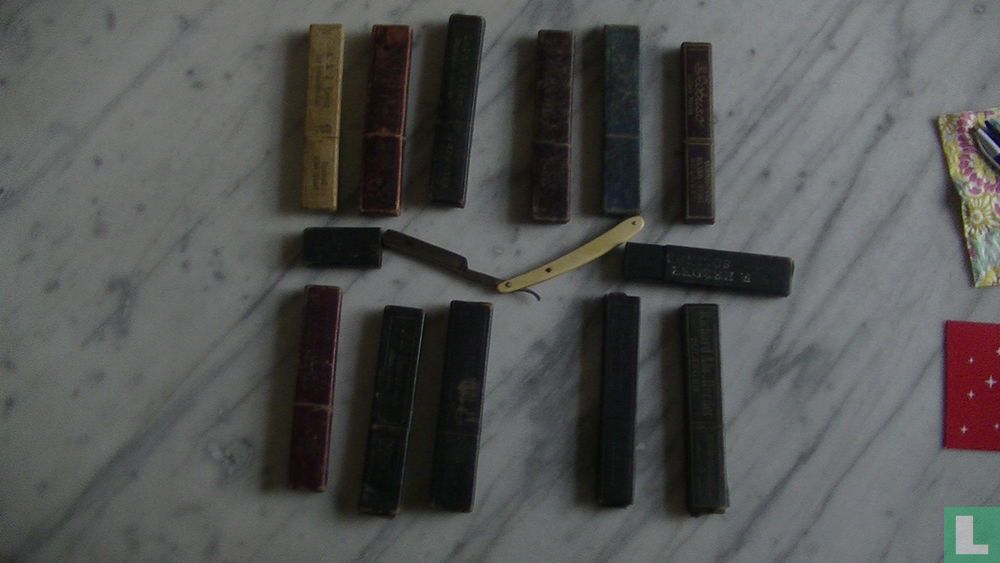 12 scheermessen in doos