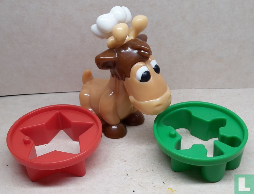 Reindeer with bakeware