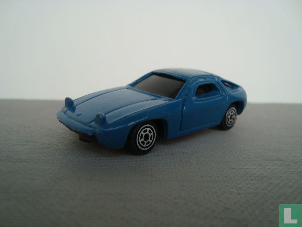 Porsche 928
