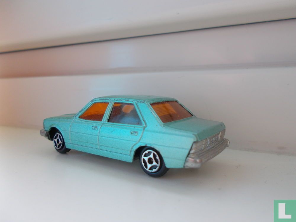 Peugeot 305