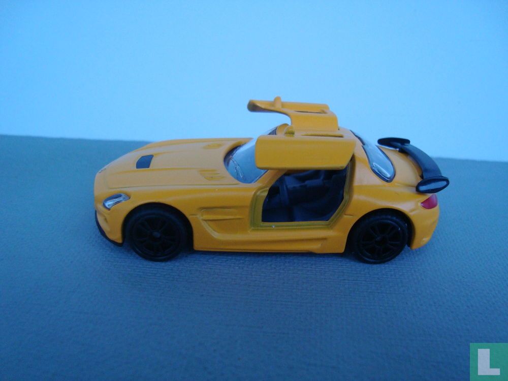 SIKU MERCEDES-BENZ SLS AMG Black Series 1542 Modélisme EUR 8,14