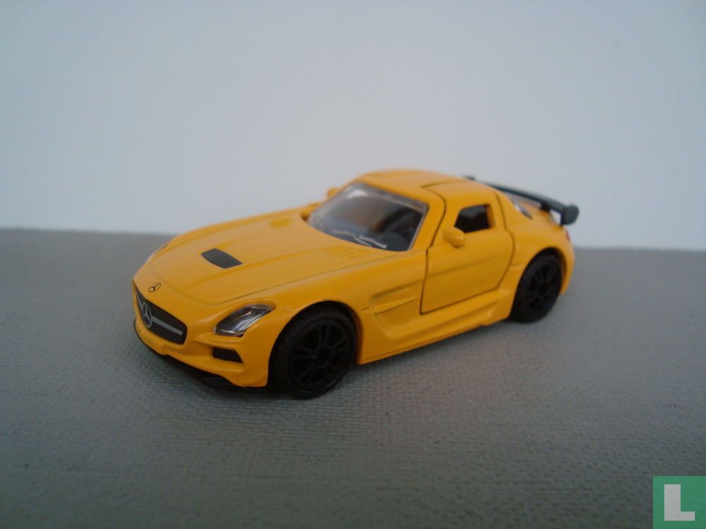 SIKU 1542 Mercedes-Benz SLS AMG Black Series kisautó | Játékautó, autópálya - Bűbáj Webjátékbolt
