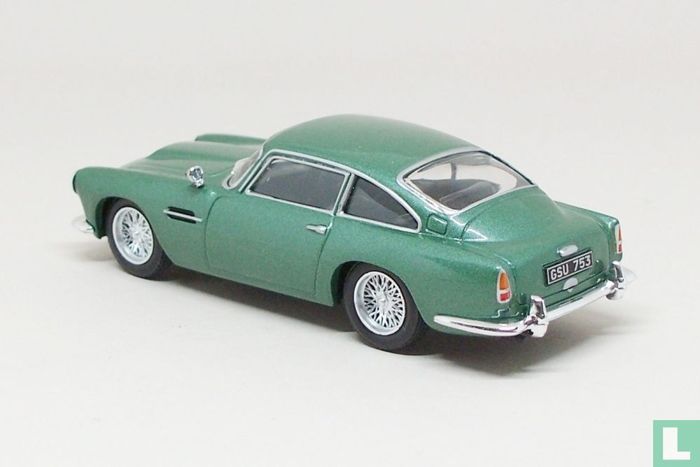 Aston Martin DB4